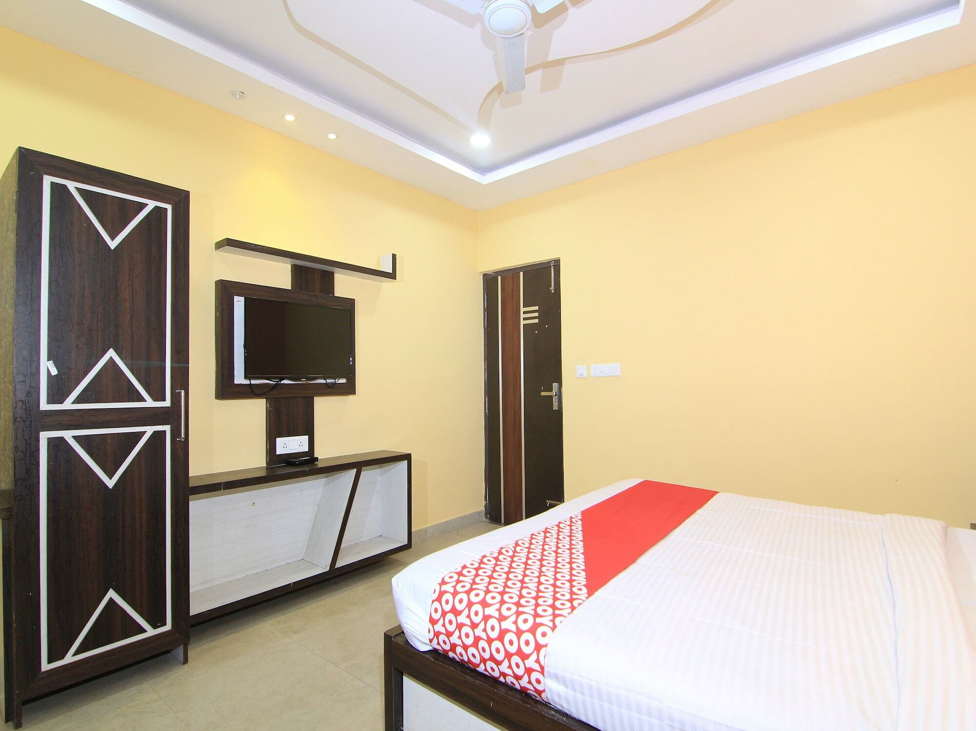 Oyo 14615 Aastha Krishna Dham Apartment *
